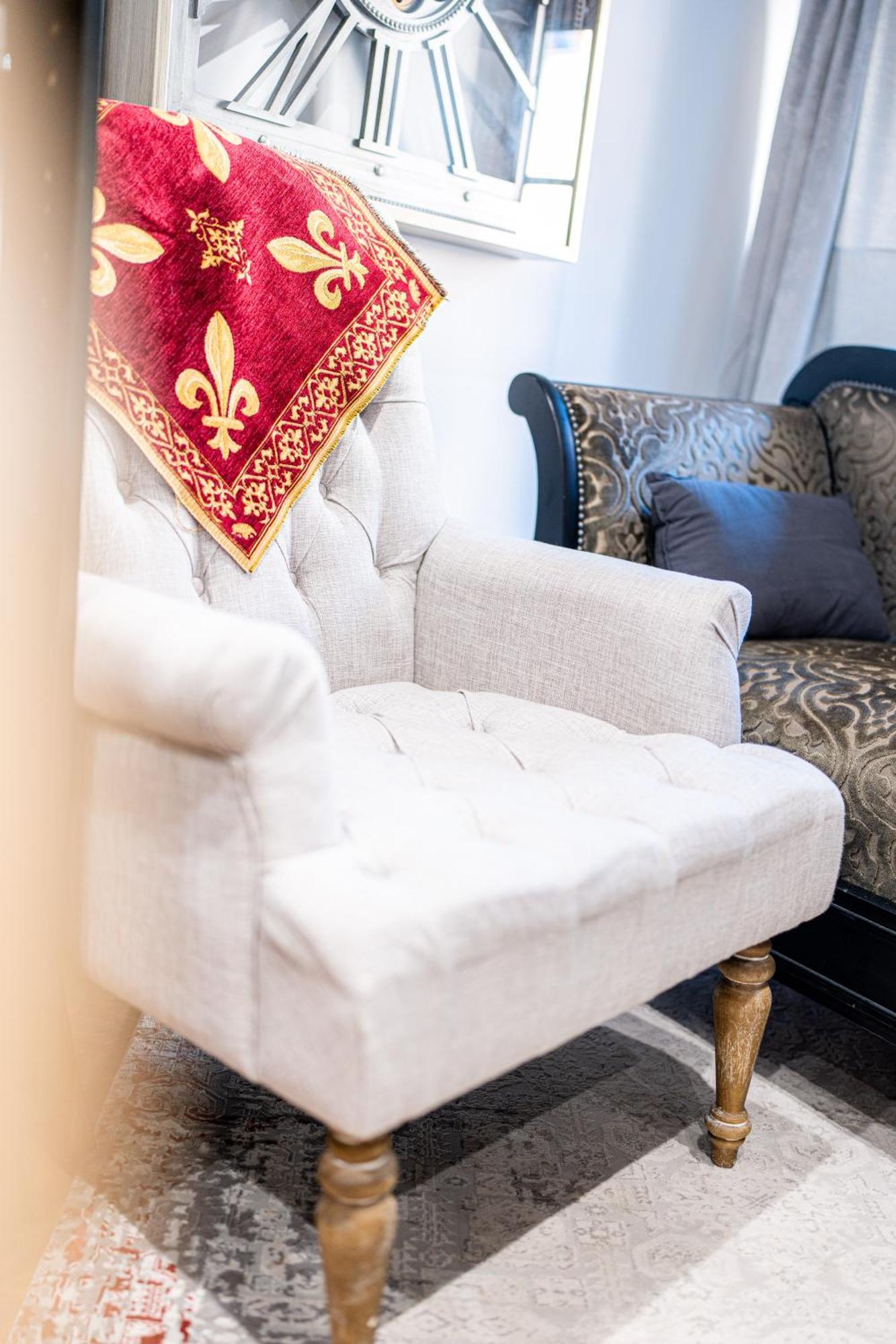 Des Chevaliers - Designed By C.m Apartment *