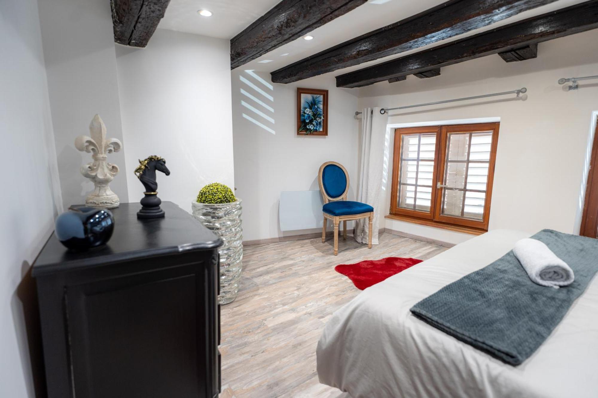 Apartment Des Chevaliers - Designed By C.m